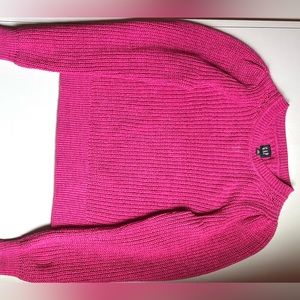 This gap sweater is in great condition in a pink/magenta color, it is in xs